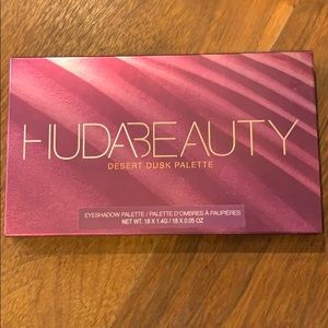NEW Huda Beauty eyeshadow palette